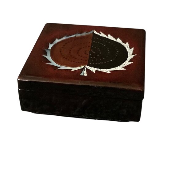 Vietnamese Lacquerware Square Trinket Box With Leaf 4”x4” Handcrafted With Lid - Picture 5 of 7